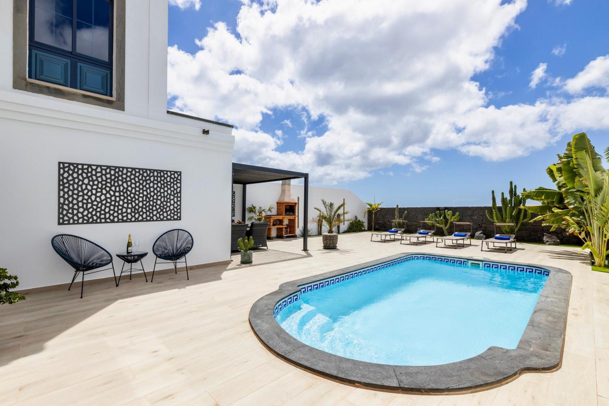 Villa Playa Blanca - Heated Pool, Aircon Kültér fotó